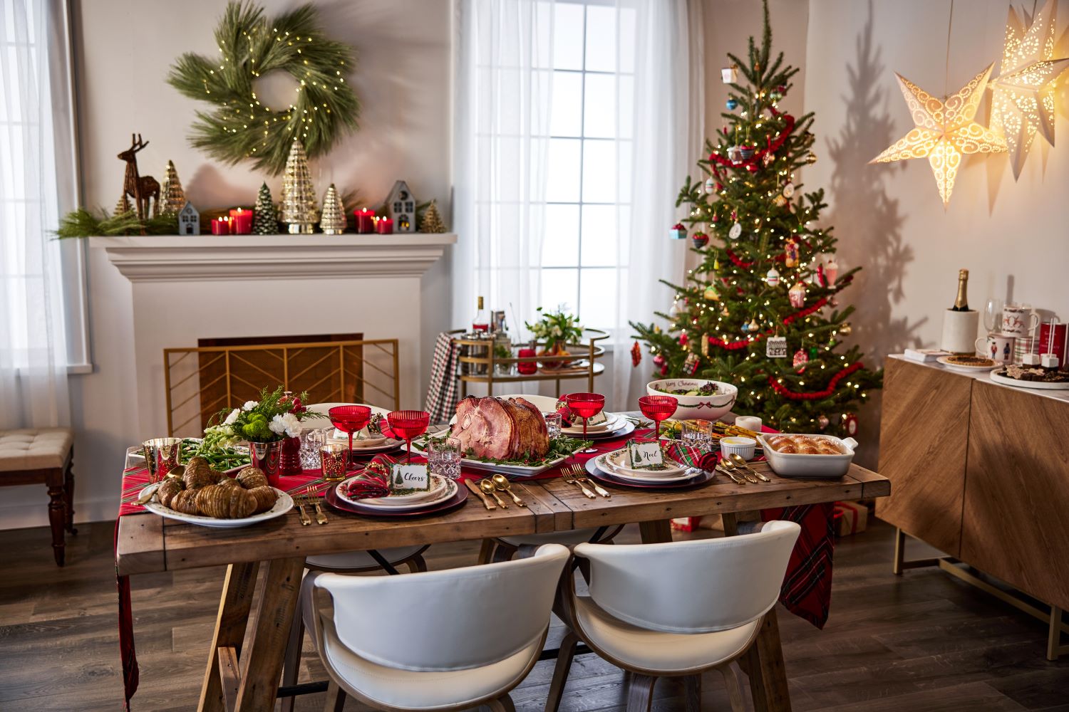 Martha Stewart's 5 Tips for Throwing a Holly Jolly Holiday Party