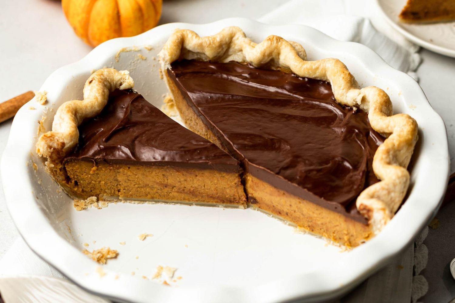 pie recipes for thanksgiving, pumpkin pie with chocolate