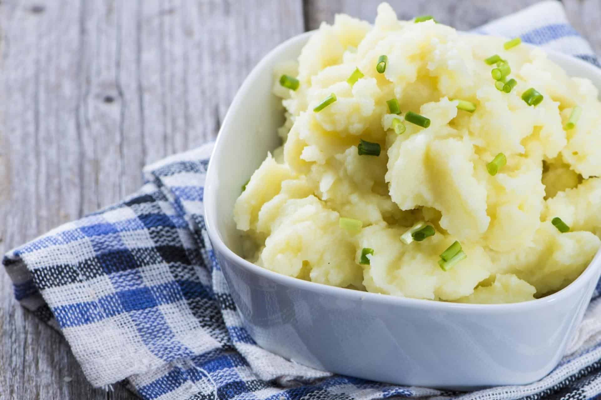 How To Peel Potatoes In Seconds With This Easy Kitchen Hack