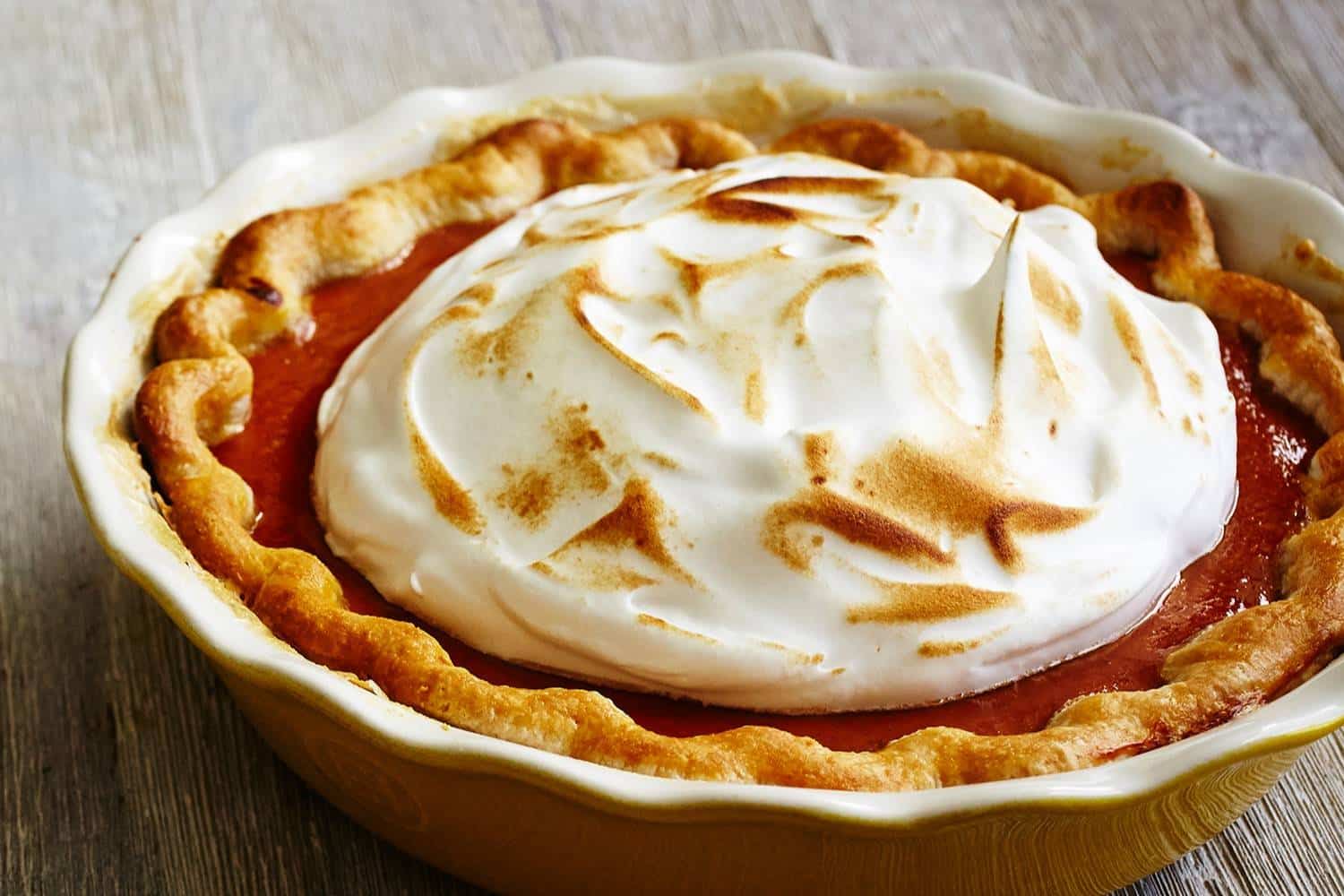 pie recipes for thanksgiving, pumpkin pie with whipped cream