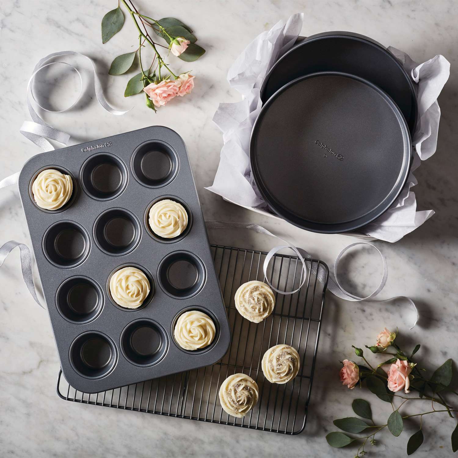 2023 sur la table holiday gift guide, gifts for bakers, nonstick bakeware set
