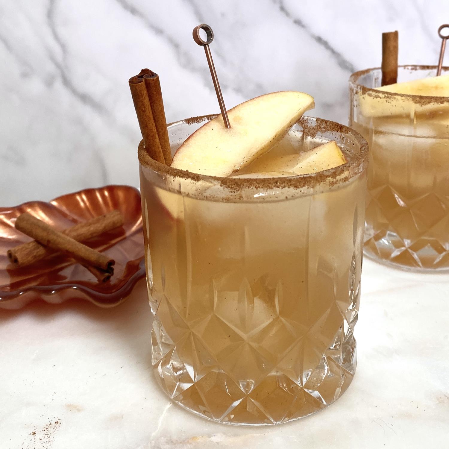 cocktails and mocktails for holiday parties