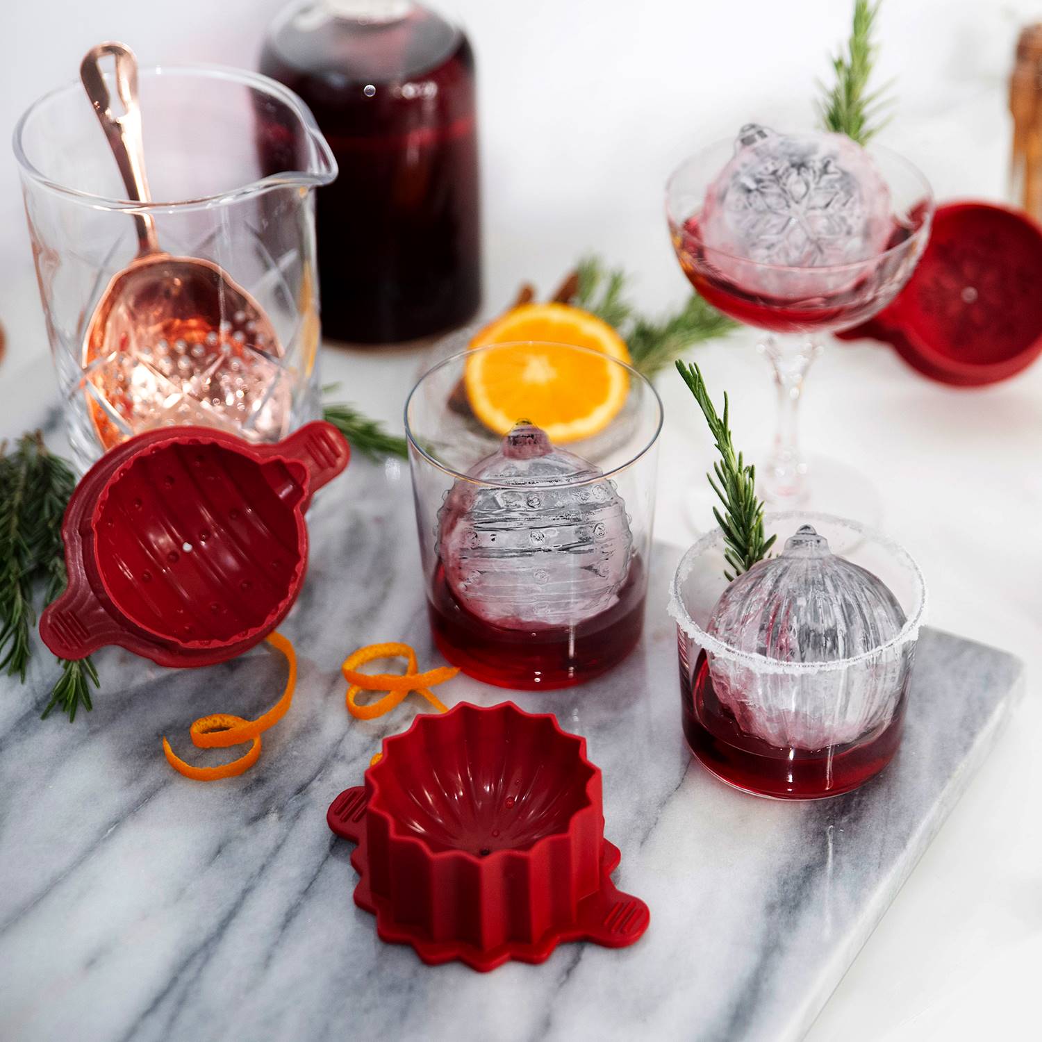 2023 sur la table holiday gift guide, gifts for mixologists, ice mold