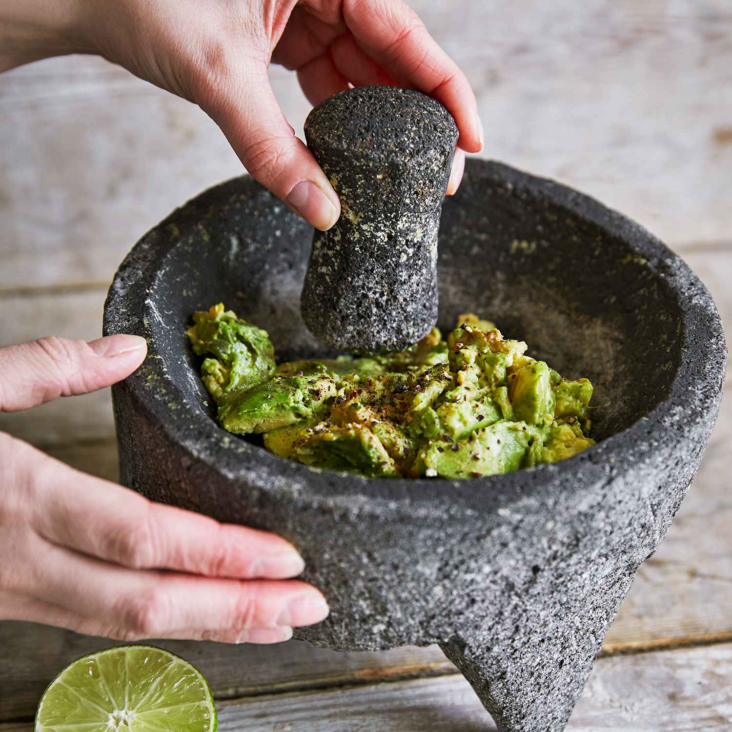 2023 sur la table holiday gift guide, gifts for world travelers, homemade guacamole