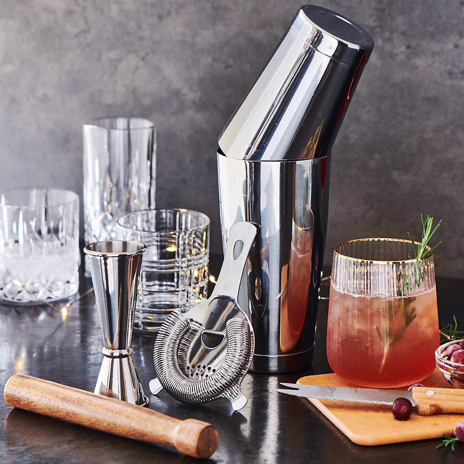 2023 sur la table holiday gift guide, gifts for bartenders, stainless steel bar set