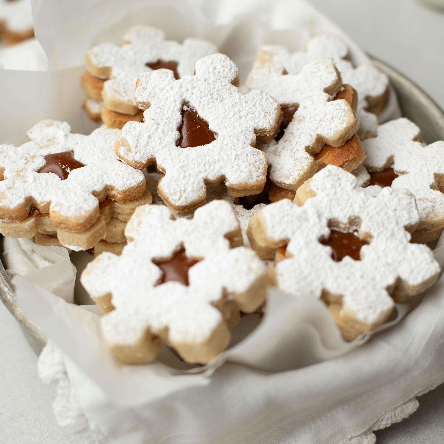 christmas baking recipes, linzer cookies recipe