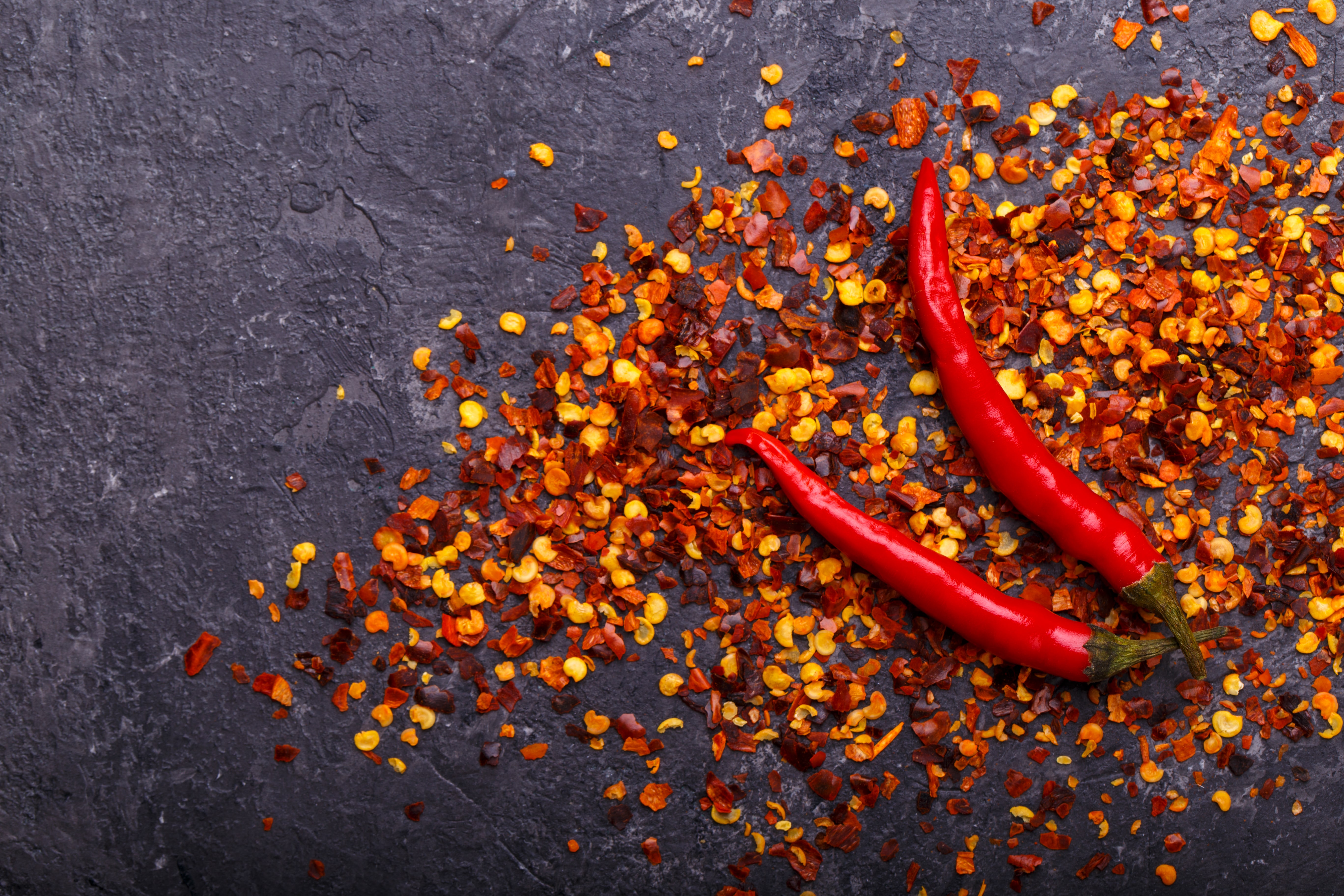 difference between chili powder vs red pepper flakes vs paprika