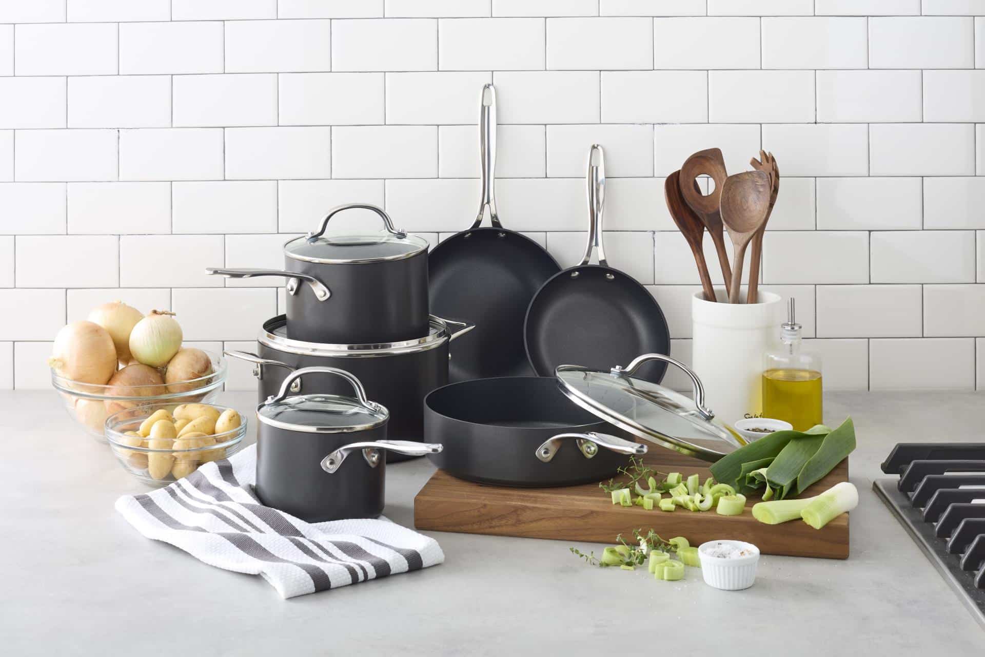 Hard Anodized Aluminum vs Ceramic: Pros and Cons Of This Nonstick Cookware