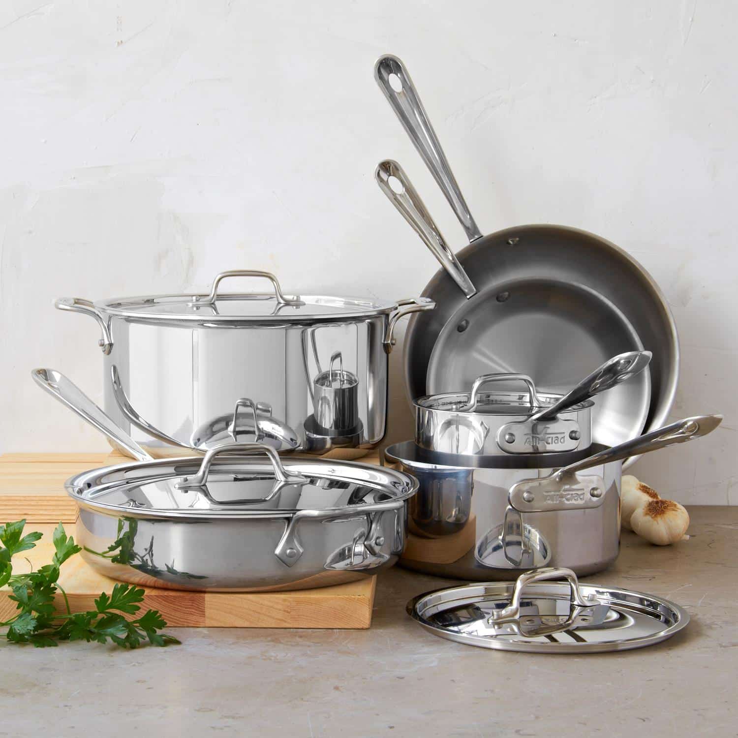 wedding registry essentials, must have registry items, kitchen essentials for wedding registry, le creuset, kitchenaid, staub, breville, greenpan, all clad