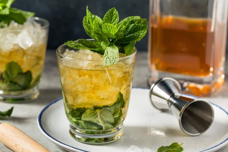Article, Feature Article, Entertaining, Spring, Trending