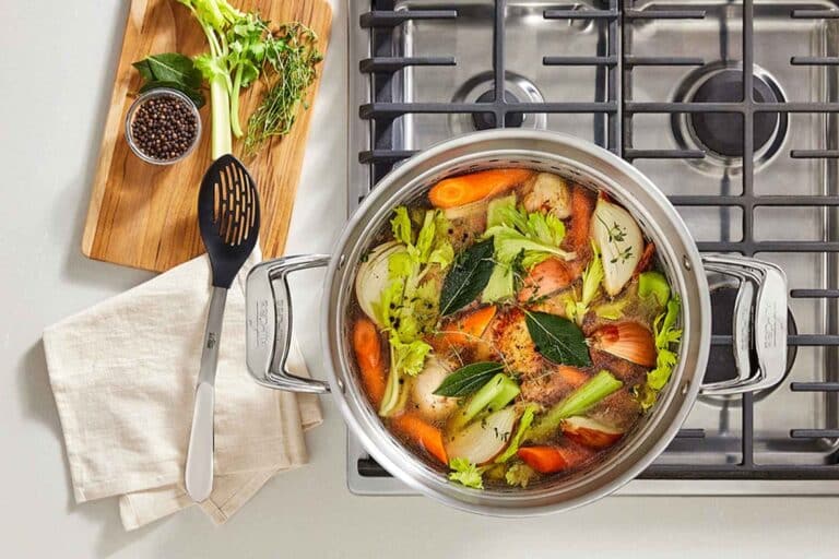 stock vs broth, how to make stock, how to make broth, homemade stock recipe, homemade broth recipe, bone broth vs stock