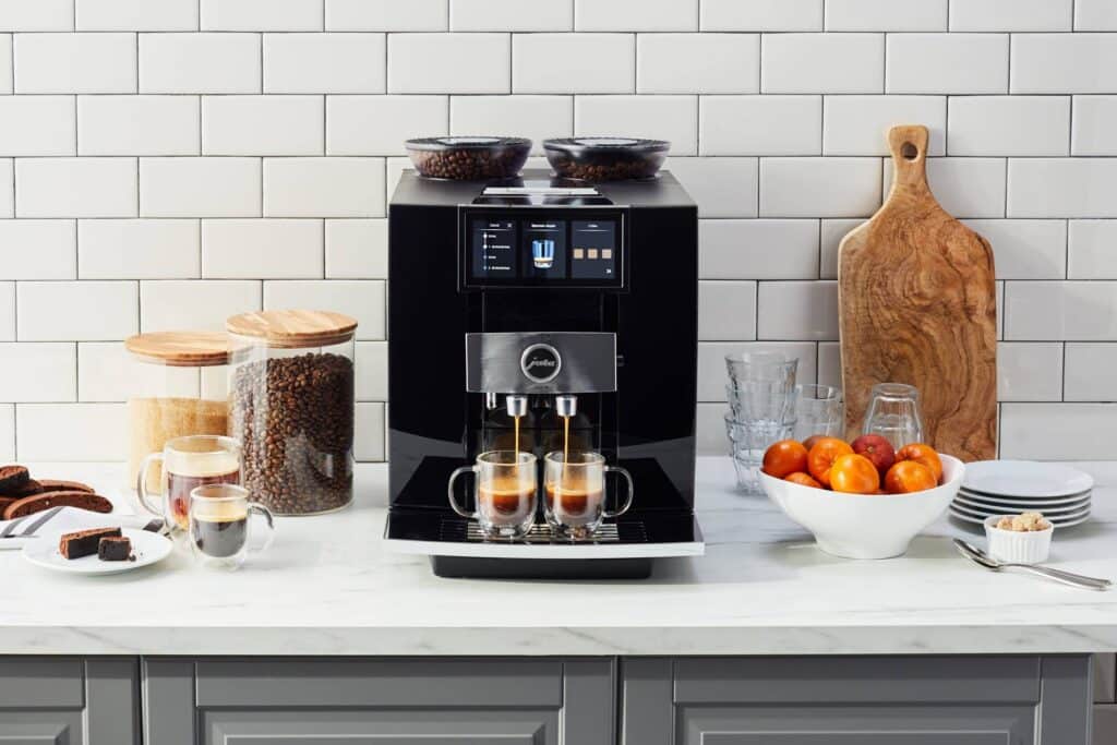 iced coffee drinks, summer coffee recipes, cold brew at home, iced latte recipes, best summer coffee drinks, coffee bar ideas for summer
