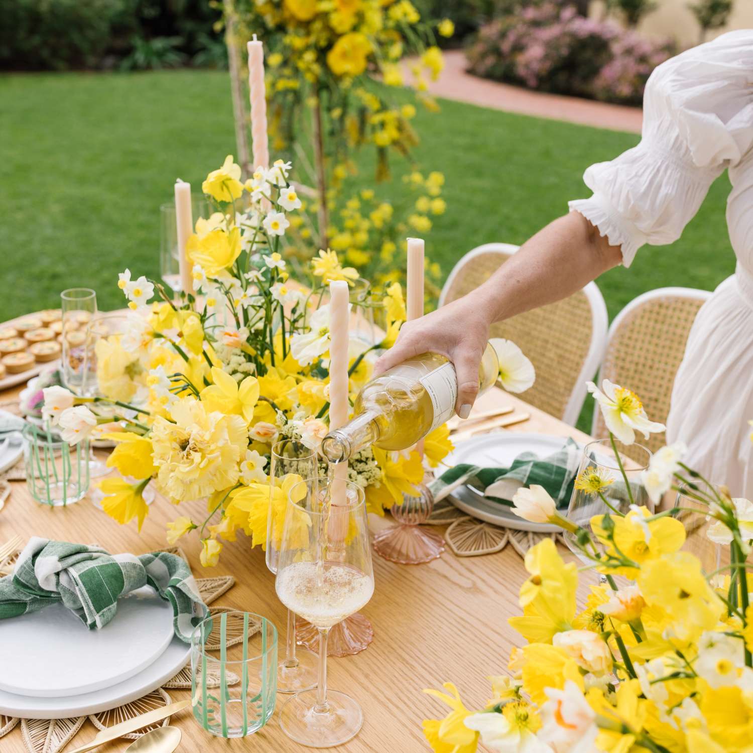 mother's day brunch ideas, unique brunch ideas, elevated brunch menu, brunch party ideas for a crowd, DIY brunch bar, breakfast pizza bar ideas
