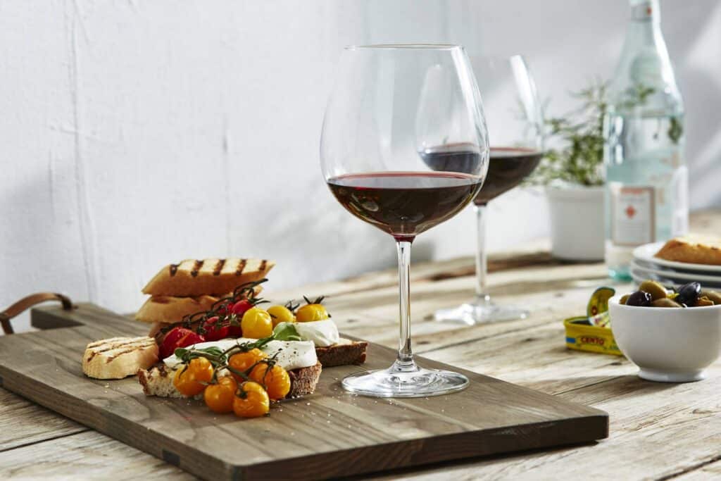 wine and appetizer pairings, best wine for party appetizers, easy appetizers for wine night, charcuterie and wine pairing, cocktail party food ideas, wine pairing guide for entertaining
